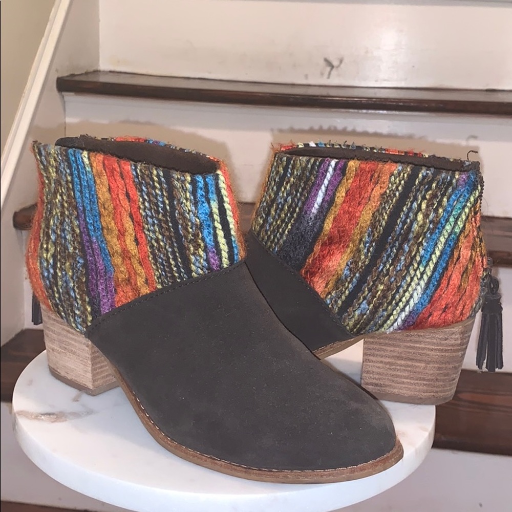 Tom’s  colorful knitted brown suede heeled boots